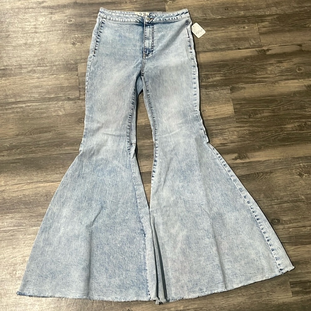 Free People Float in Flare size 27. Brand new!